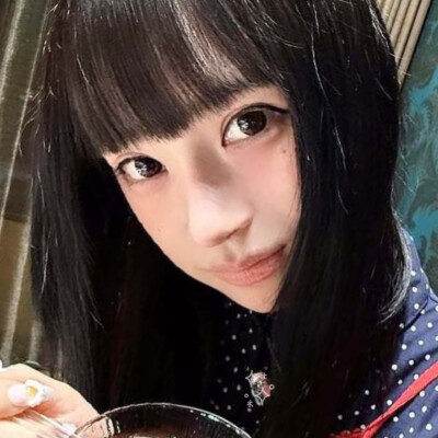 懒得单发了，此女是自拍之神吧！