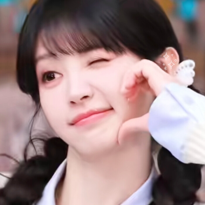 脸颊比心(∗ᵒ̶̶̷̀ω˂̶́∗)੭₎₎̊₊♡