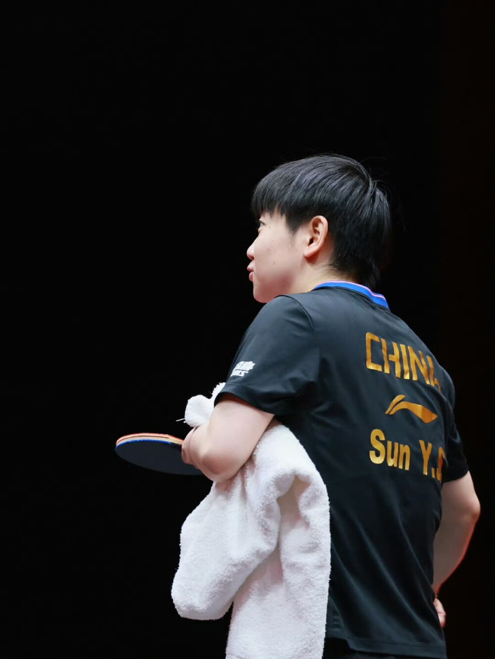 孙颖莎因伤退赛