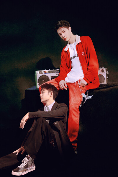 一个人为什么会喜欢喜欢上另一个人，至少不要那么喜欢吧，只是在自己头上犁拴缰.
我想带一人回云深不知处，带回去藏起来.
等待这个词其实很迷人，如果有谁愿意为你等待那一定是很幸福的，不管是家人还是爱人。虽然我…