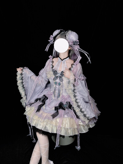 姐妹们谁懂啊，这条直接一眼草呀，紫色穿上果然很有韵味呀