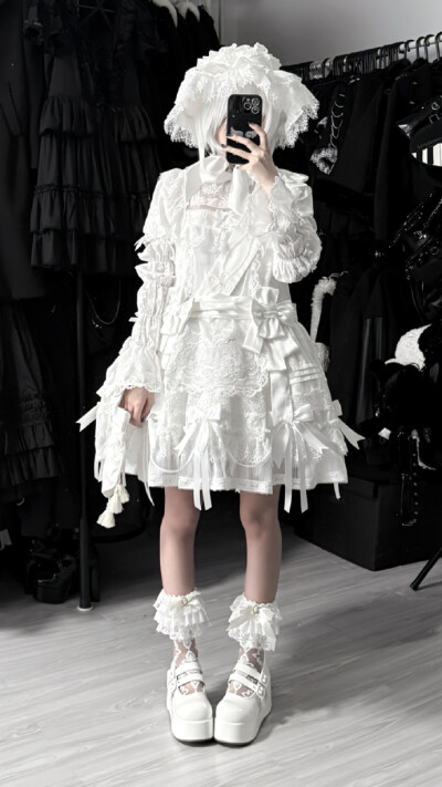 双生小熊家的蕾丝娃娃姐妹们都冲了什么颜色啊，感觉白色有些好看