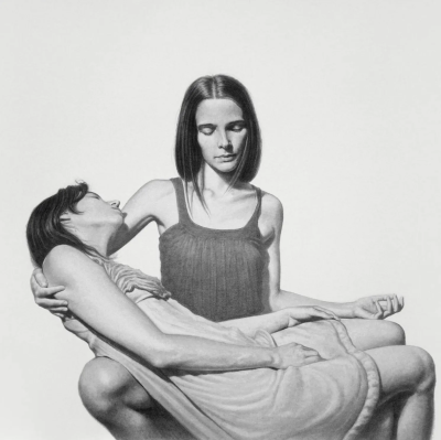 丹尼尔·韦扎尼是一位意大利当代画家，以高度凝练的具象语言和富有哲学意味的画面而受到关注。他的作品多围绕人物形象展开，画面气氛安静而紧张，人物常处于沉思、凝固或若有所思的状态，仿佛被置于时间暂停的瞬间。…