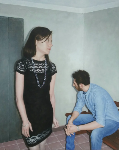 丹尼尔·韦扎尼是一位意大利当代画家，以高度凝练的具象语言和富有哲学意味的画面而受到关注。他的作品多围绕人物形象展开，画面气氛安静而紧张，人物常处于沉思、凝固或若有所思的状态，仿佛被置于时间暂停的瞬间。…