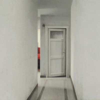 卡洛斯·莫拉戈是一位西班牙当代画家，以极具表现力的具象绘画和强烈的情绪张力而受到关注。在创作中，莫拉戈并不追求传统意义上的写实再现，而是更关注情绪与精神状态的真实。他通过变形、强化光影和粗粝的绘画肌理…