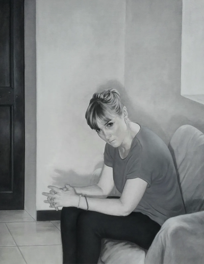 丹尼尔·韦扎尼是一位意大利当代画家，以高度凝练的具象语言和富有哲学意味的画面而受到关注。他的作品多围绕人物形象展开，画面气氛安静而紧张，人物常处于沉思、凝固或若有所思的状态，仿佛被置于时间暂停的瞬间。…