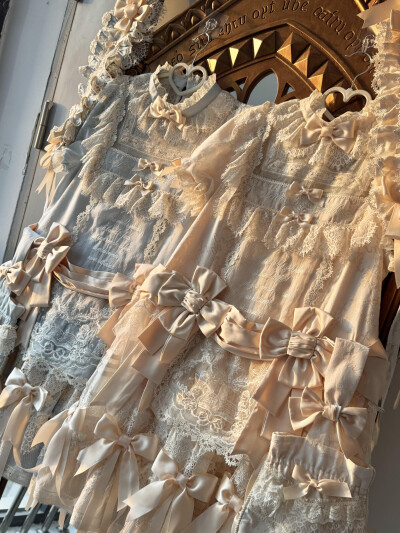 被这个蕾丝娃娃美到了啊，两个颜色都好看诶好难抉择