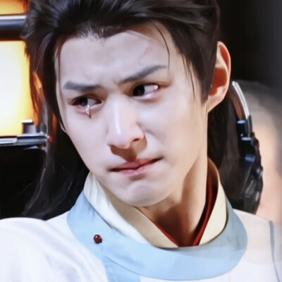 你与谁并肩 又为谁落泪