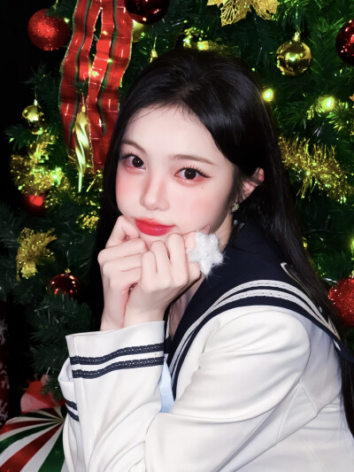 ian
我的爱就像圣诞树顶的星星
装饰到最后才能够献上真心。 