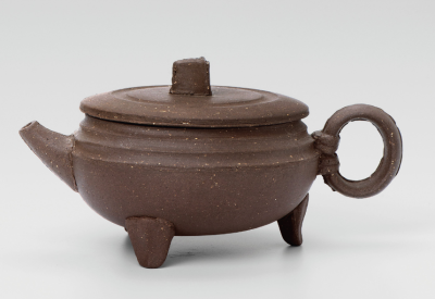 铸鼎壶 徐秀棠作品中国嘉德2012年秋拍
成交价：RMB 126,500