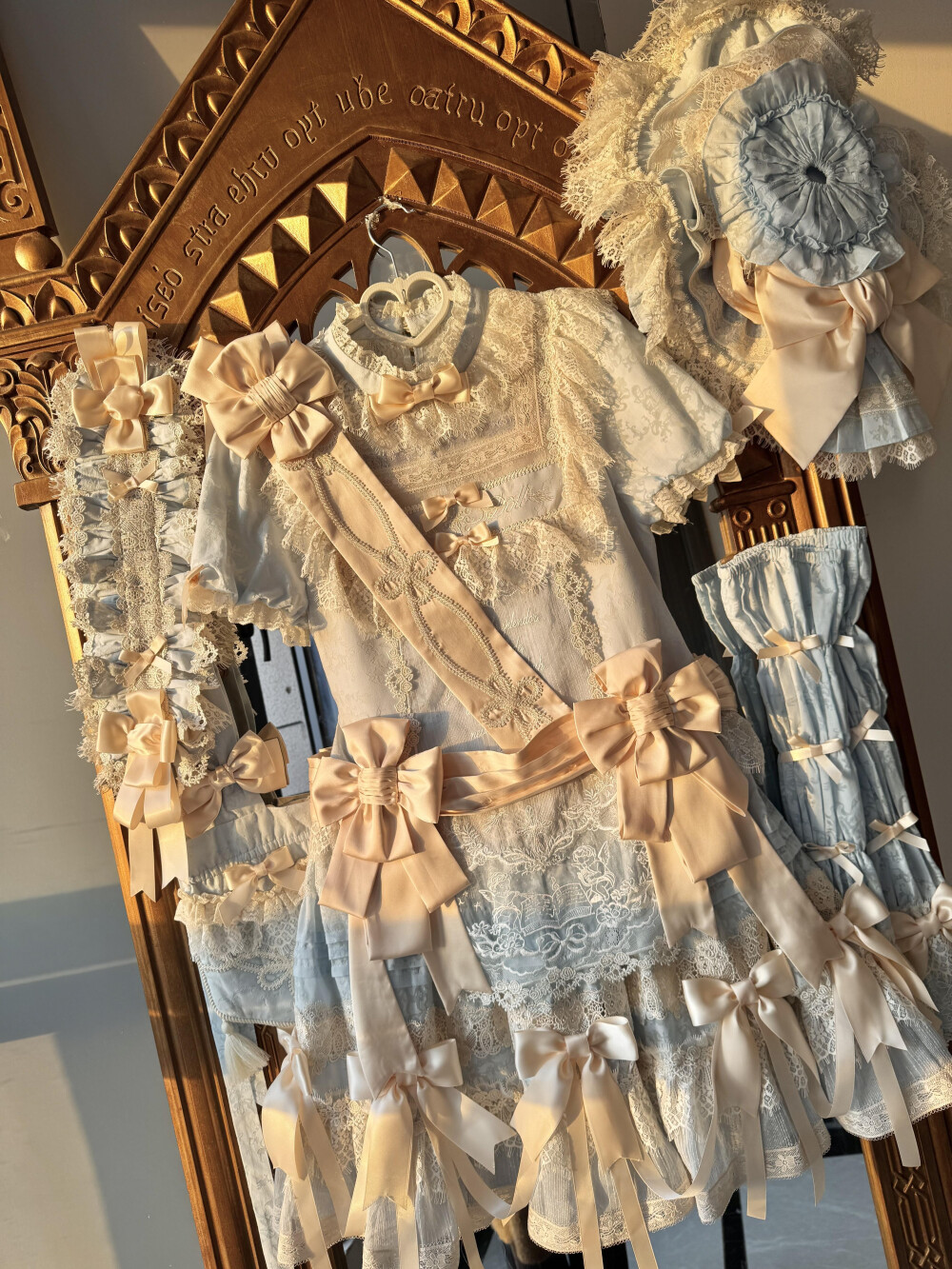 被这个蕾丝娃娃美到了啊，两个颜色都好看诶好难抉择