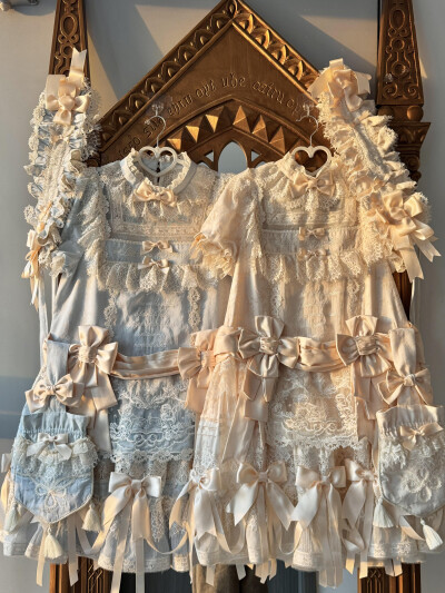 被这个蕾丝娃娃美到了啊，两个颜色都好看诶好难抉择