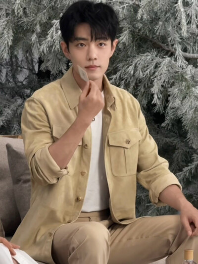 熠熠星辉，夜色启幕。
今晚20:00，与@RalphLauren拉夫劳伦香氛 全球代言人@肖战 ，共度「非凡之夜」。#拉夫劳伦俱乐部纽约香水新香上市# ​​​