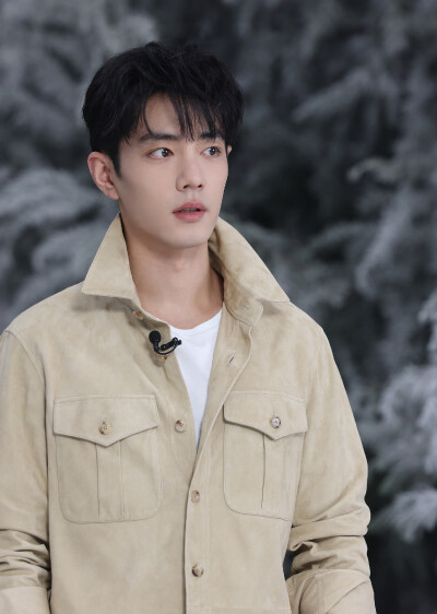 熠熠星辉，夜色启幕。
今晚20:00，与@RalphLauren拉夫劳伦香氛 全球代言人@肖战 ，共度「非凡之夜」。#拉夫劳伦俱乐部纽约香水新香上市# ​​​