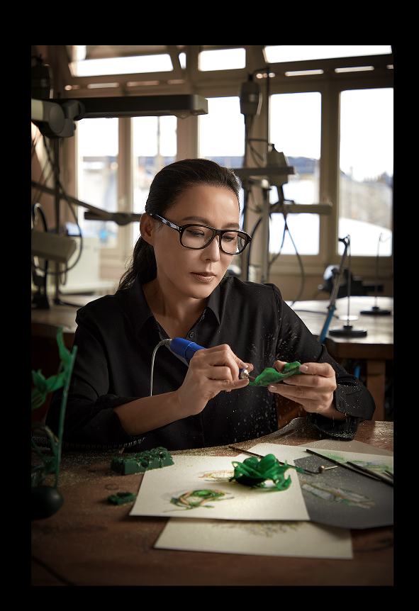 珠宝艺术家Cindy Chao雕蜡工作照