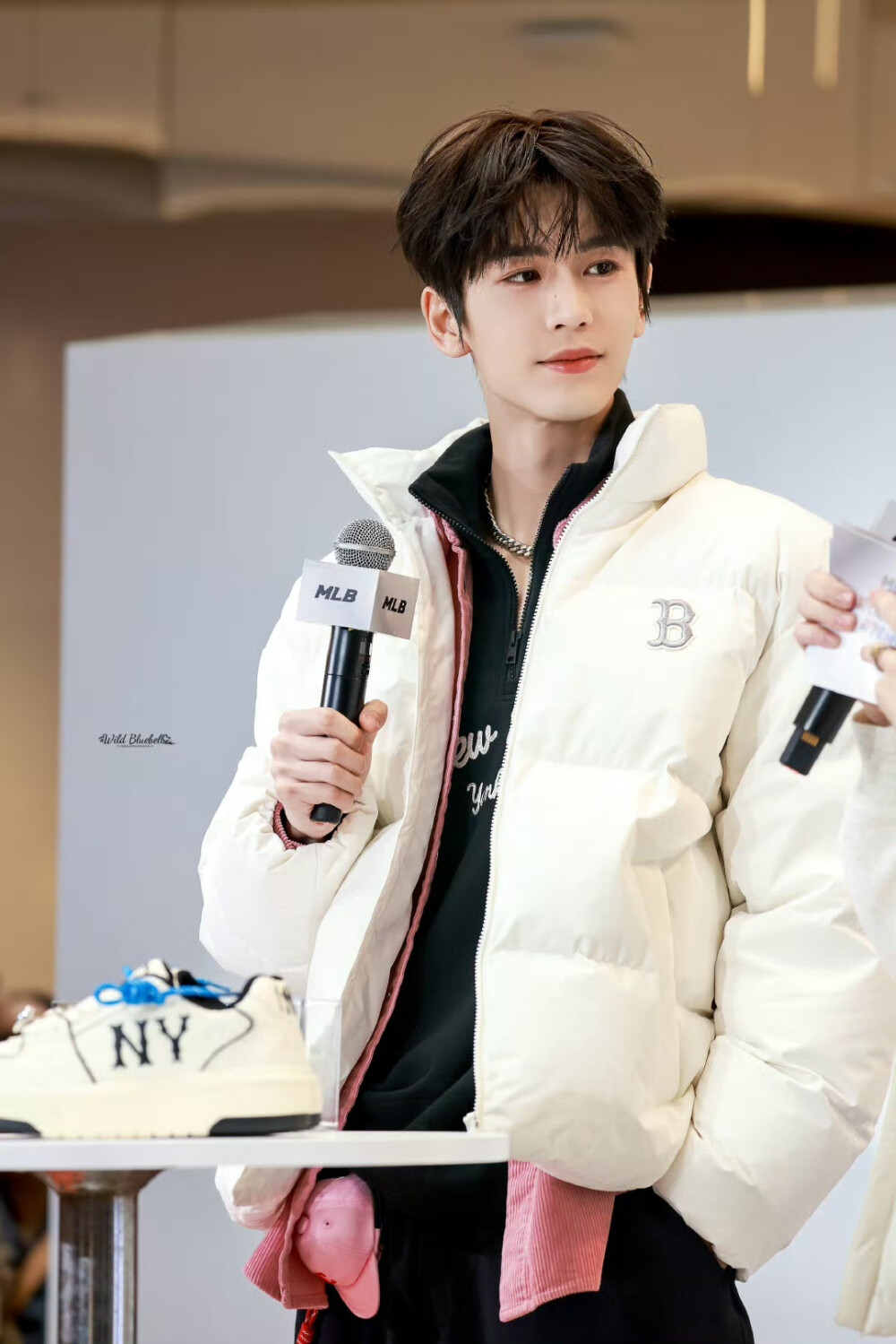 cr.WildBluebell·张凌赫