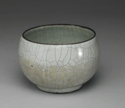 南宋至元 哥窑月白釉钵式碗台北故宫博物院（近官窑型）