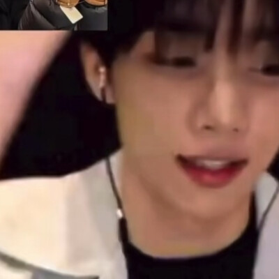 只能做到在喉咙里小小地咕噜一声