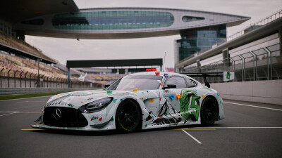 YIBO-OFFICIAL：
#王一博赛车新涂装是攀岩墙#
「练车日DAY 1」
新赛程，新皮肤(˵¯͒〰¯͒˵)
抓紧手点，出发咯！@UNIQ-王一博
祝大家冬至快乐～ ​​​