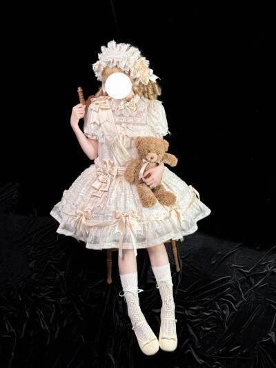 往那一站跟个洋娃娃似的，蕾丝娃娃真的穿上不要太萌呀