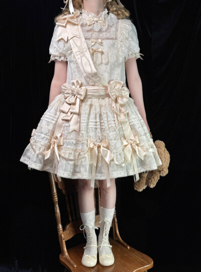 往那一站跟个洋娃娃似的，蕾丝娃娃真的穿上不要太萌呀