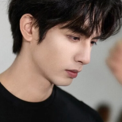 远远避开彼此的周围