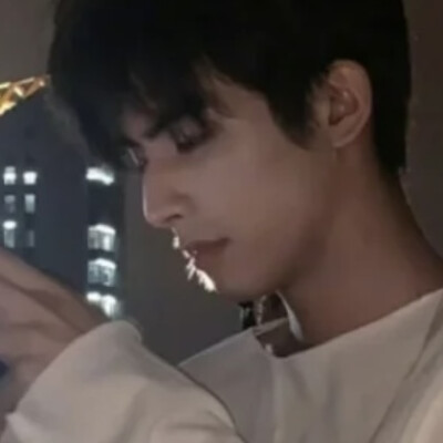 远远避开彼此的周围