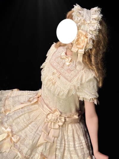 往那一站跟个洋娃娃似的，蕾丝娃娃真的穿上不要太萌呀