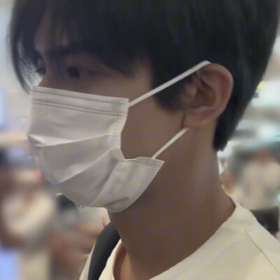 我们背对背拥抱