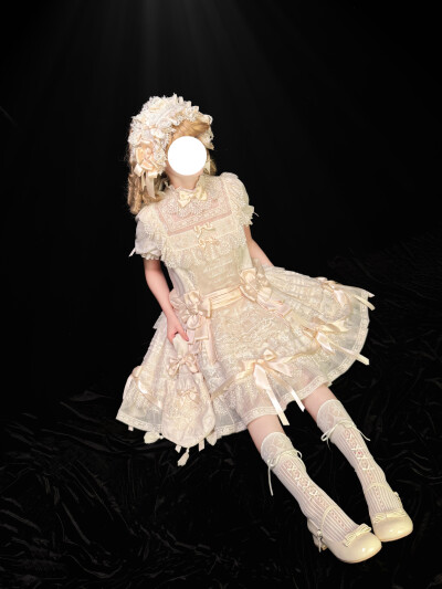 往那一站跟个洋娃娃似的，蕾丝娃娃真的穿上不要太萌呀