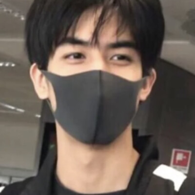 远远避开彼此的周围