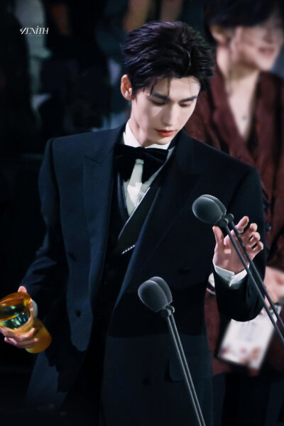 cr.ZENITH丨天穹·张凌赫