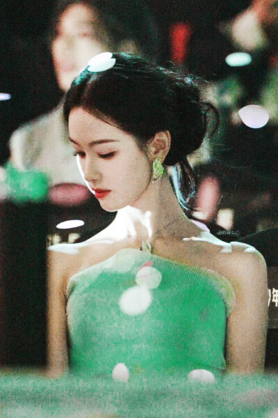 cr.胡萝卜雨丨陈都灵