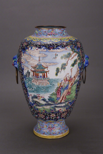 ▲ 清乾隆 铜胎画珐琅海屋添筹图活环狮耳瓶观复博物馆藏