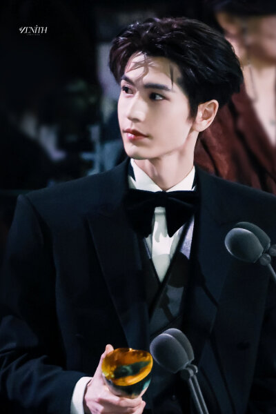 cr.ZENITH丨天穹·张凌赫