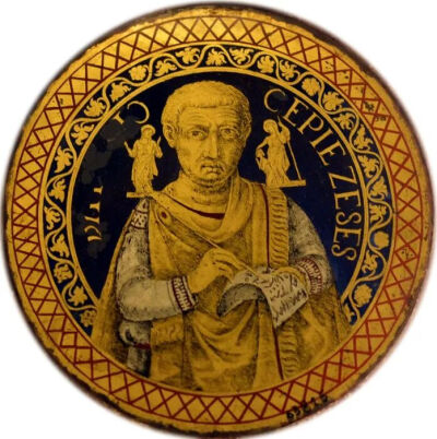 ▲ 仿古罗马夹金玻璃人像徽章（十七世纪晚期）现藏于梵蒂冈博物馆