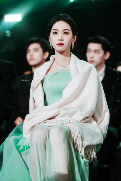 cr.胡萝卜雨丨陈都灵