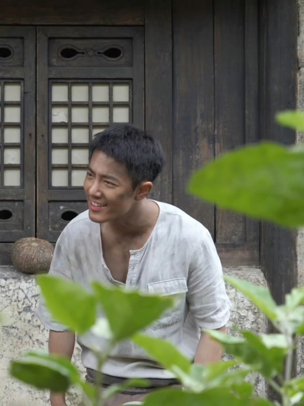 光影之间，希望永存。莫得闲@肖战 #电影得闲谨制# 片场日常放送