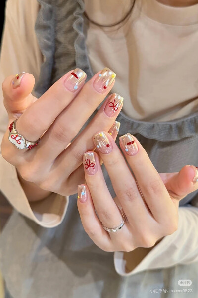 nails