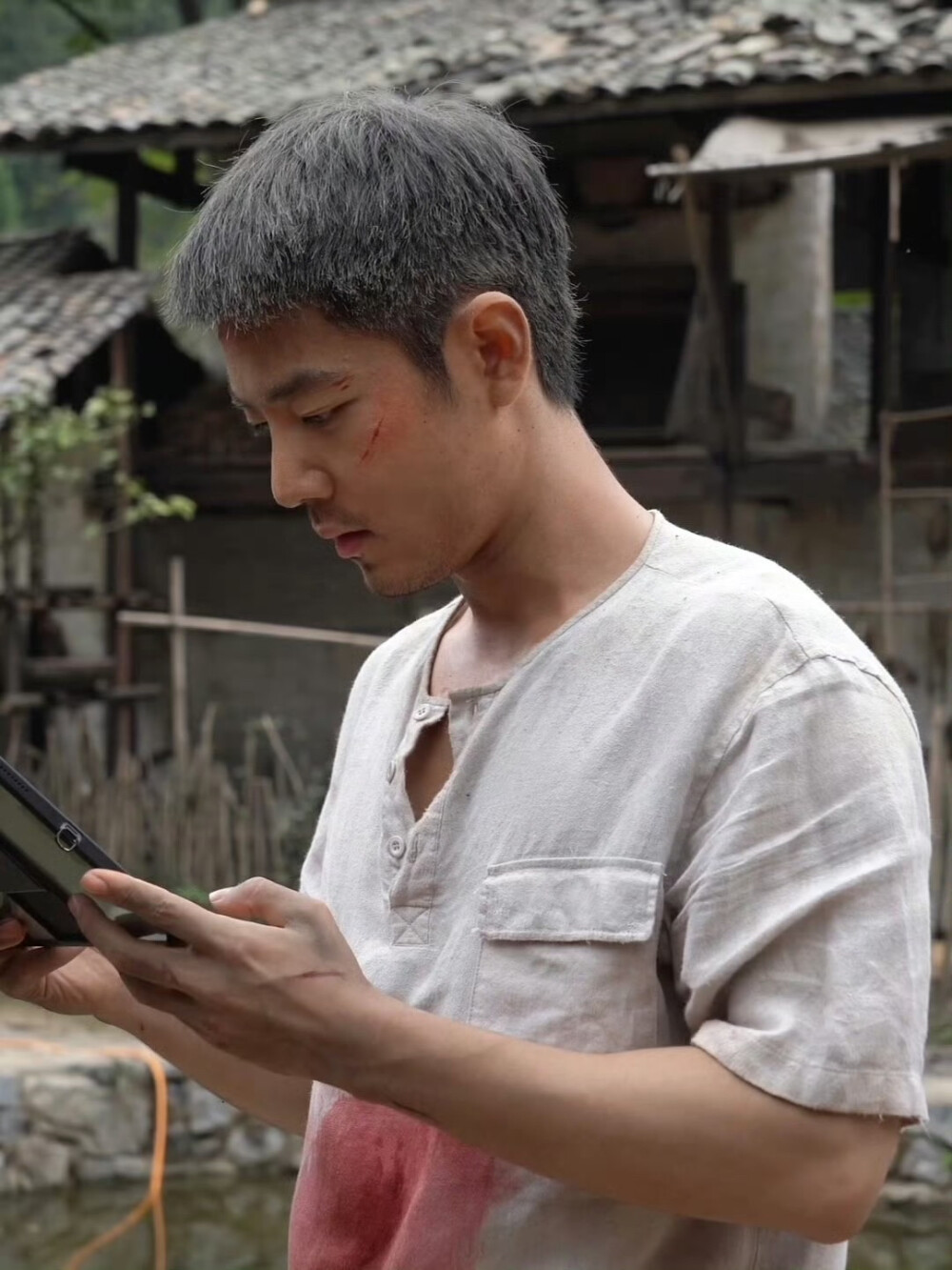 光影之间，希望永存。莫得闲@肖战 #电影得闲谨制# 片场日常放送