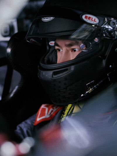 #王一博[超话]# · #王一博赛车新涂装是攀岩墙#
「练车日 」
新赛程，新皮肤[打call]
抓紧手点，出发咯！@UNIQ-王一博
祝大家冬至快乐～[羞嗒嗒][羞嗒嗒] ​​​