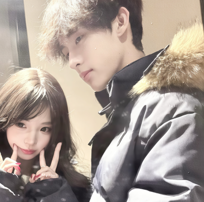 “我曾捡到一束光，日落时还给了太阳，我知道那不是我的太阳，但有一刻，太阳确实照在了我身上。
那是一束温暖的光芒，瞬间驱散了我内心的阴霾，给予了我前行的勇气和希望。”
当然，你早已不再是我的太阳，但那些美…