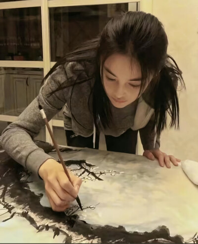 她对此感到厌烦