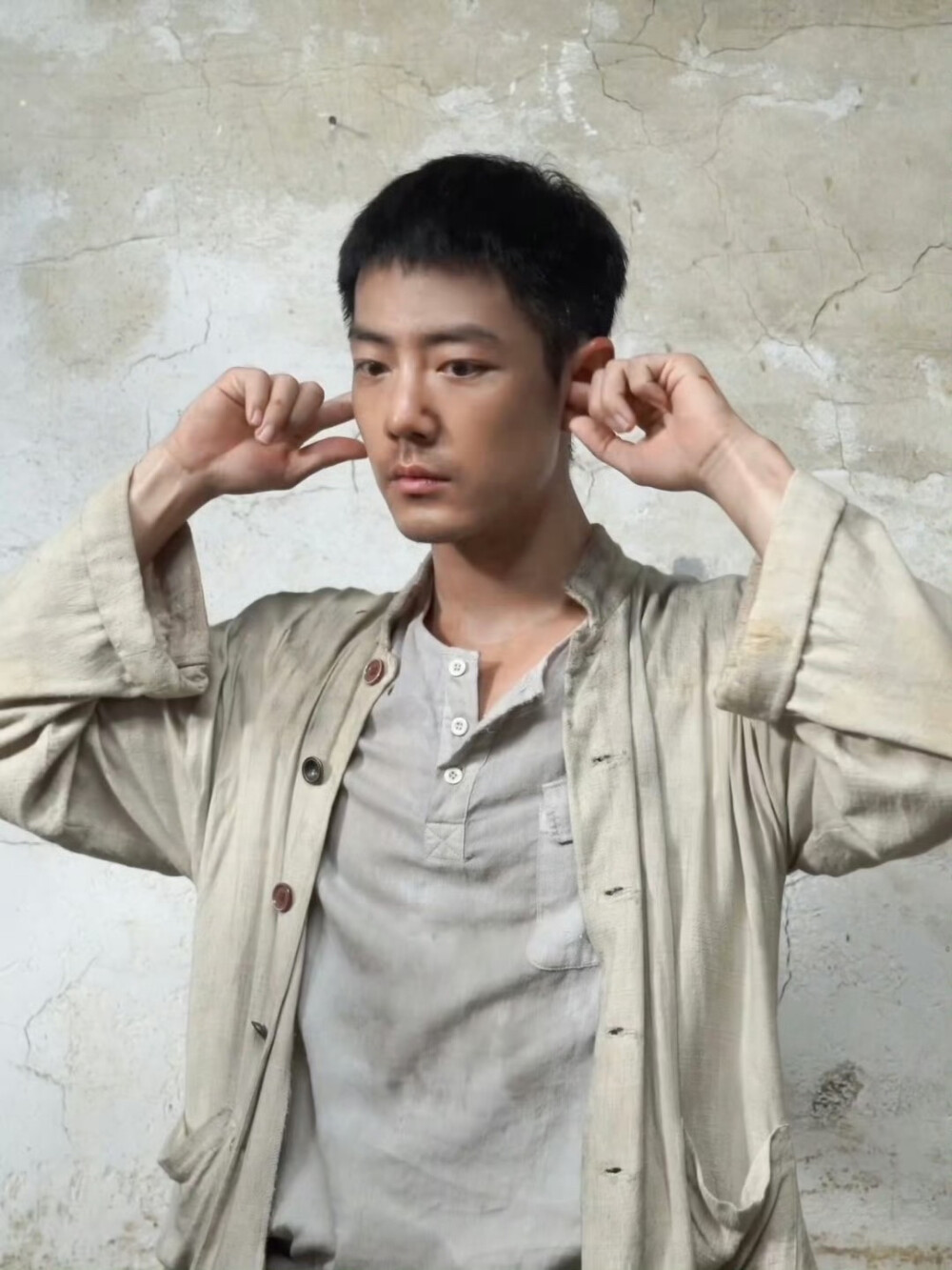 光影之间，希望永存。莫得闲@肖战 #电影得闲谨制# 片场日常放送