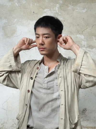 光影之间，希望永存。莫得闲@肖战 #电影得闲谨制# 片场日常放送