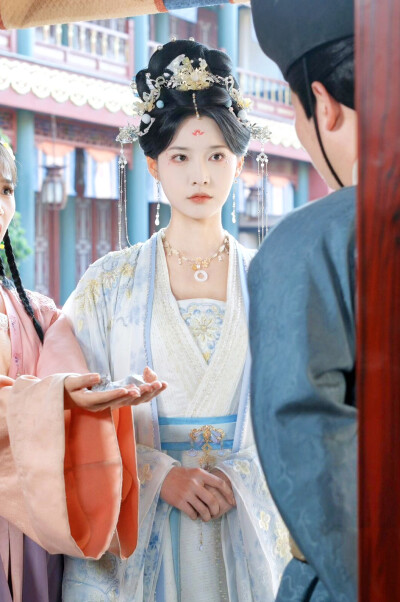 月上枝头做凤凰 宋祁月