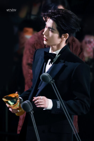 cr.ZENITH丨天穹·张凌赫