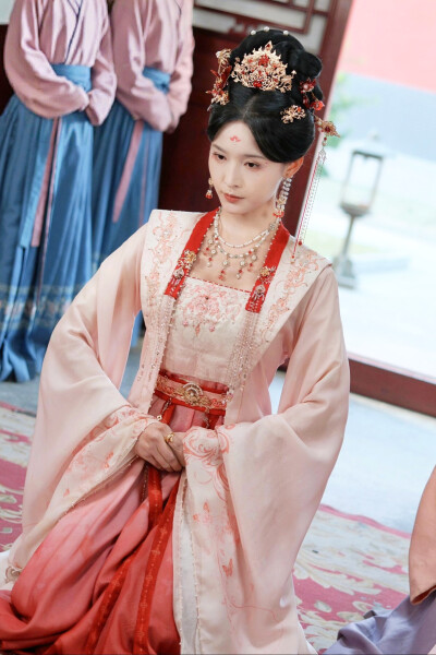 月上枝头做凤凰 宋祁月