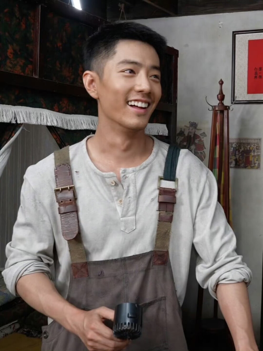 光影之间，希望永存。莫得闲@肖战 #电影得闲谨制# 片场日常放送