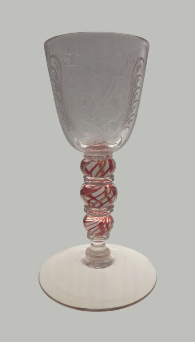 ▲ 波希米亚水晶玻璃高脚杯（约1715）现藏于华沙国家博物馆